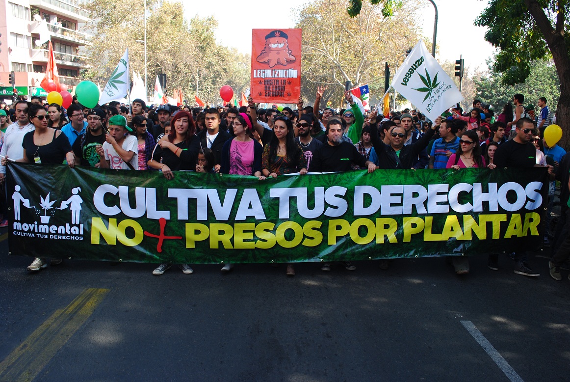 Thousands demonstrate in Santiago as part of the Global Marijuana March (© ChileFotoJP)