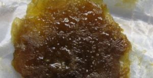 Een extract, zoals deze hasj die snel gewassen is met isopropanol, is een van de chemisch meest pure soorten cannabis die te krijgen zijn