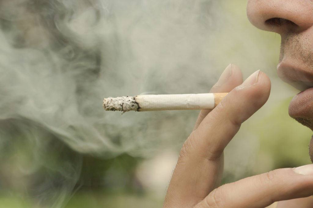 Fumar tabaco aumenta considerablemente la probabilidad de sufrir un accidente cerebrovascular