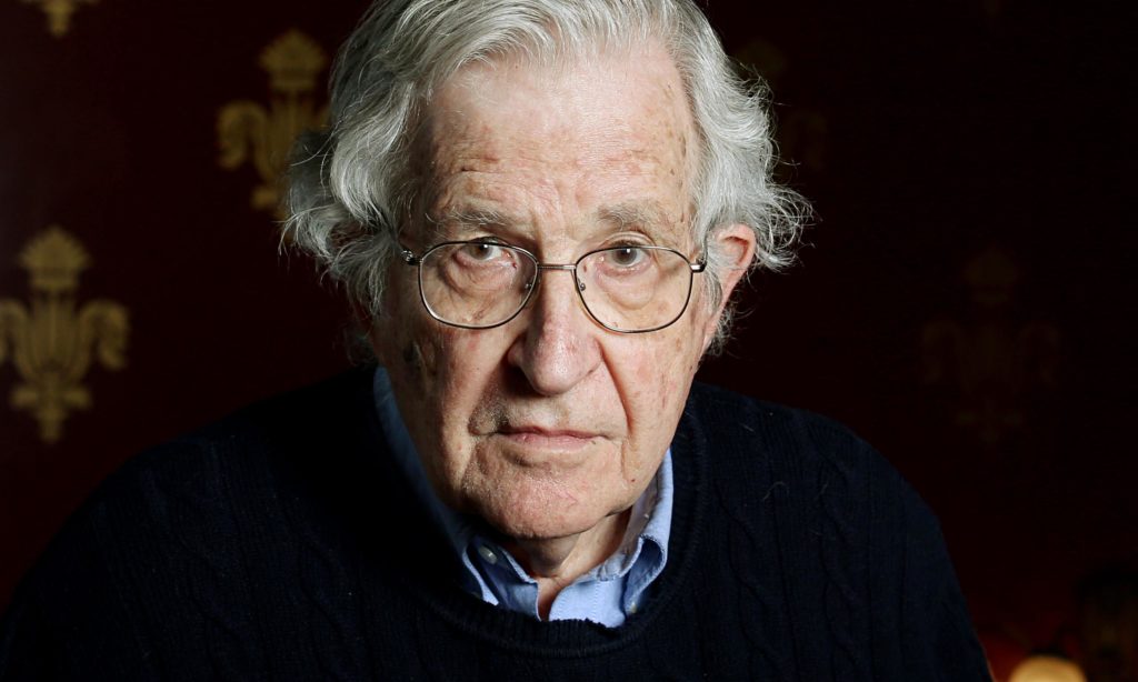 Noam Chomsky, según The New York Times, posiblemente el intelectual vivo más importante en la actualidad
