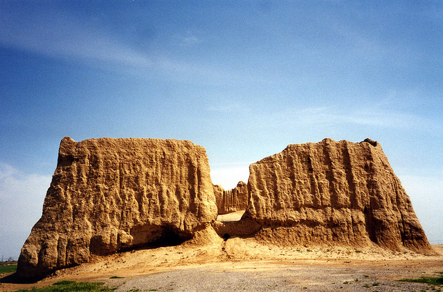 03 - It has been suggested that cannabis was used by the inhabitants of this ancient momument, part of the Bronze Age Oxus civilisation (© Jeanne Menjoulet & Cie)