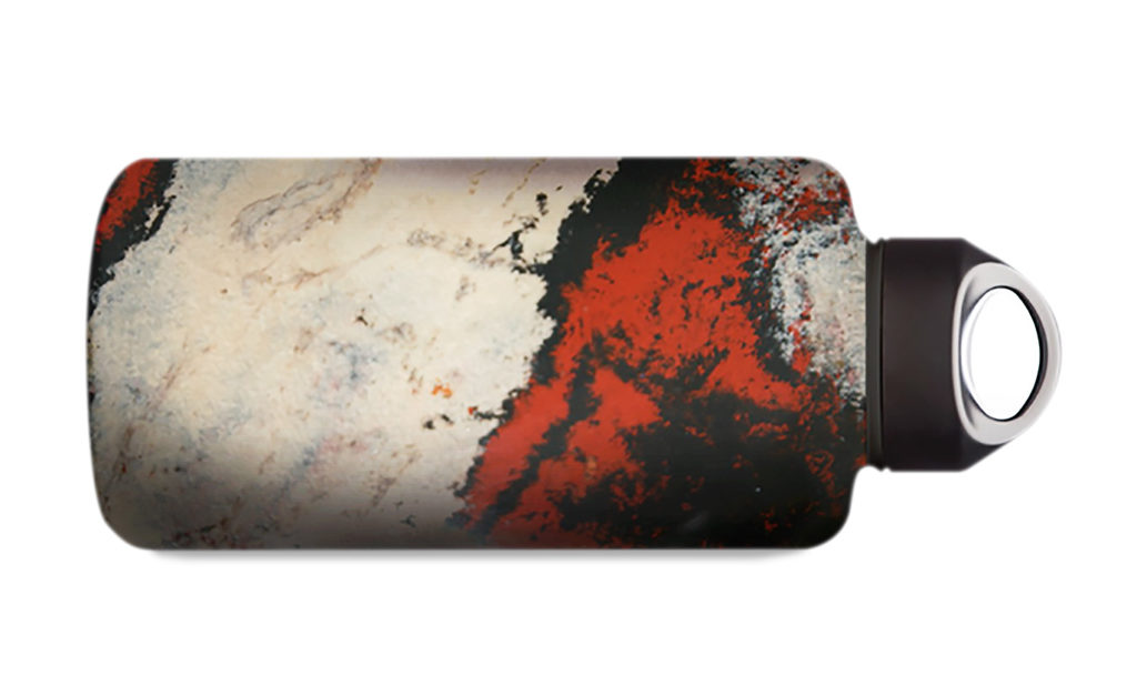 Obwohl Flaschen aus 100 % Bio-PET noch eine Weile unrealistisch bleiben, wird Aufwand betrieben, um eine Mehrwegflasche aus Hanf-Kunststoff-Verbund auf den Markt zu bringen
