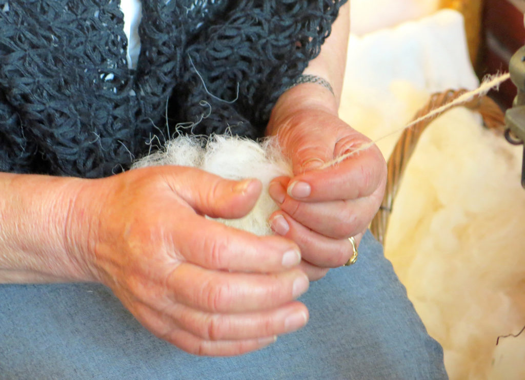 La fibre du plant de chanvre mâle est bien plus fine et douce que celle du chanvre femelle, mais elle n’est pas aussi solide