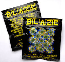 La substance JWH-18 peut aussi être trouvée dans le Blaze.