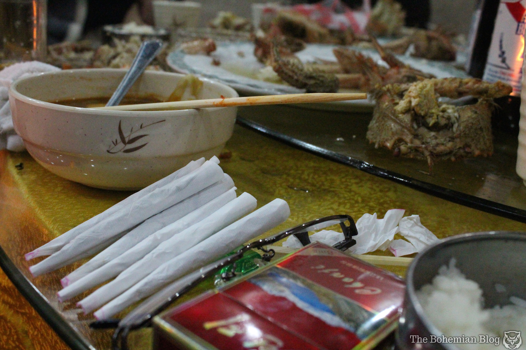 Fumant des joints dans un restaurant de Rason - Blog Sensi Seeds
