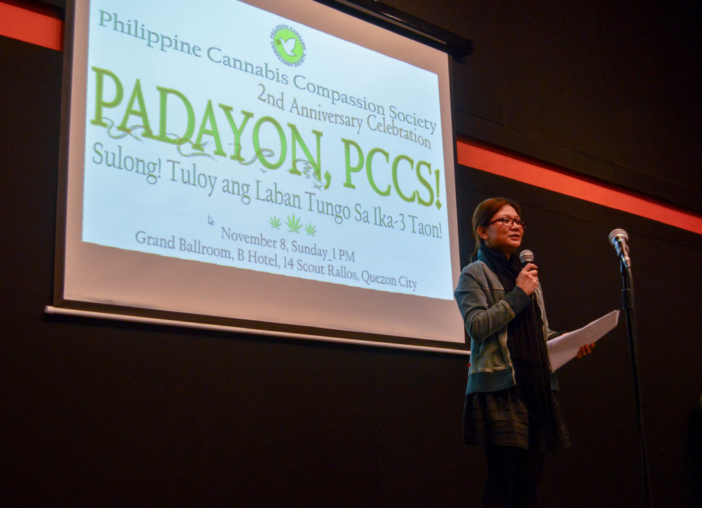 Kimmi del Prado, fundador de la Sociedad de Compasión de Cannabis Filipinas, dando un discurso