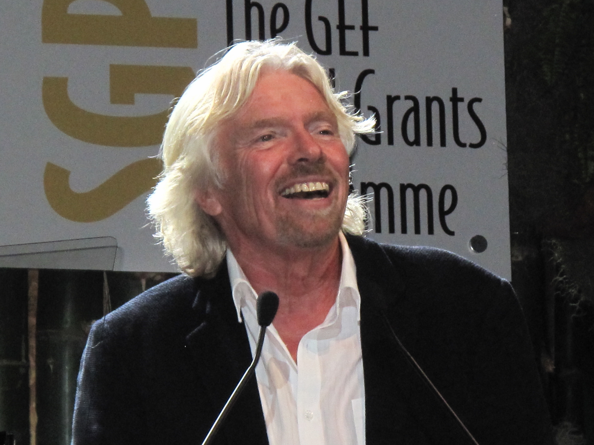 Richard Branson a accepté au nom de la Commission mondiale de politique en matière de drogues le prix Cannabis Culture en 2012 (CC. UNclimatechange)