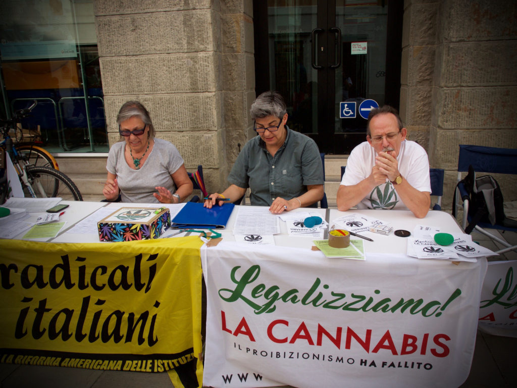 Italie : Cannabis médical cultivé par l’armée et vendu en pharmacie - Sensi Seeds Blog