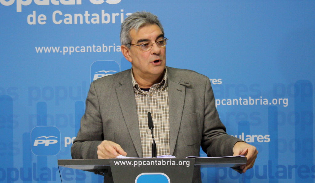 Eduardo Van den Eynde es el actual portavoz del PP en el parlamento cántabro