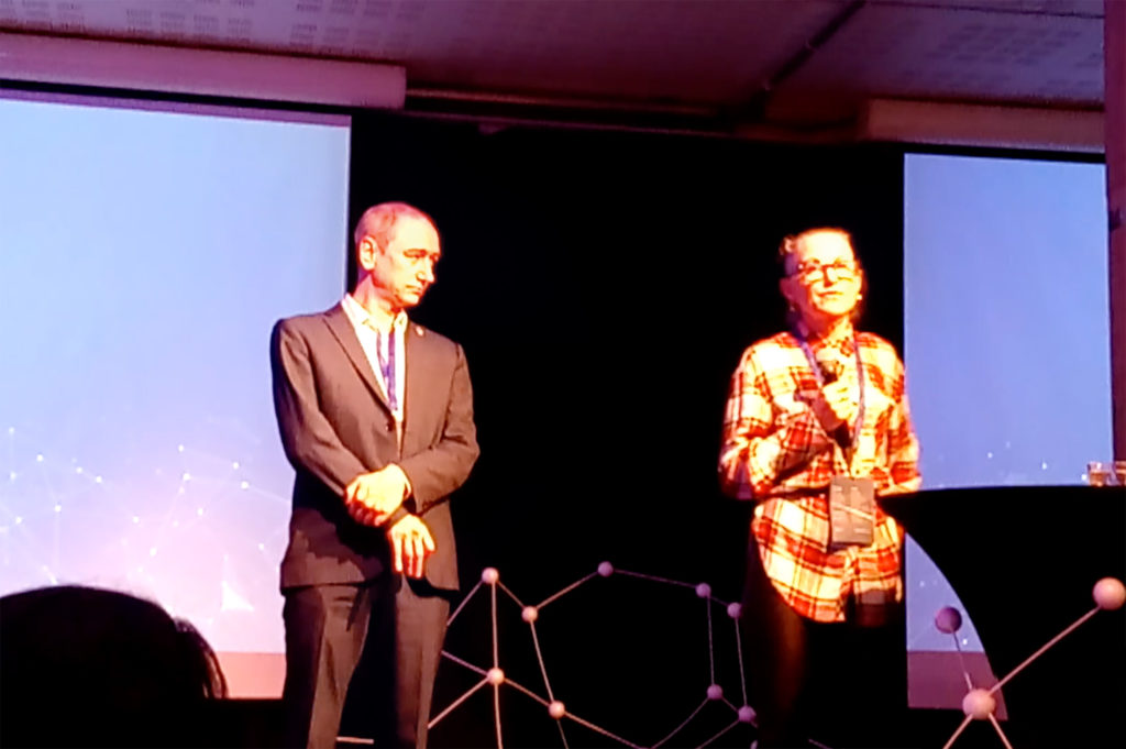Neil Woods y Suzanne Sharkey de LEAP UK en el escenario de la Nordic Reform Conference en Oslo