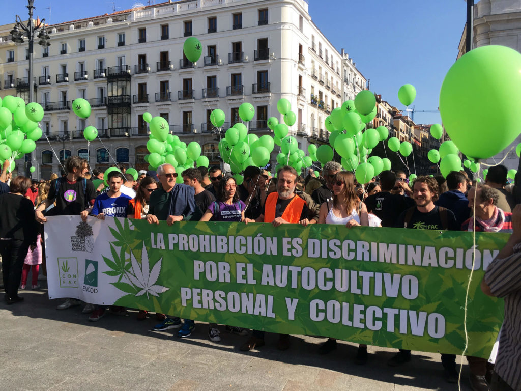 MADRID : BALLONS VERTS ET BONNE ENERGIE A LA 22E MARCHE MONDIALE DE LA MARIJUANA