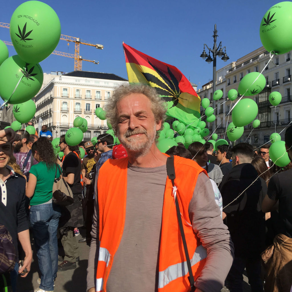 Lucky à la Plaza Espana lors de la 22E MARCHE MONDIALE DE LA MARIJUANA DE MADRID