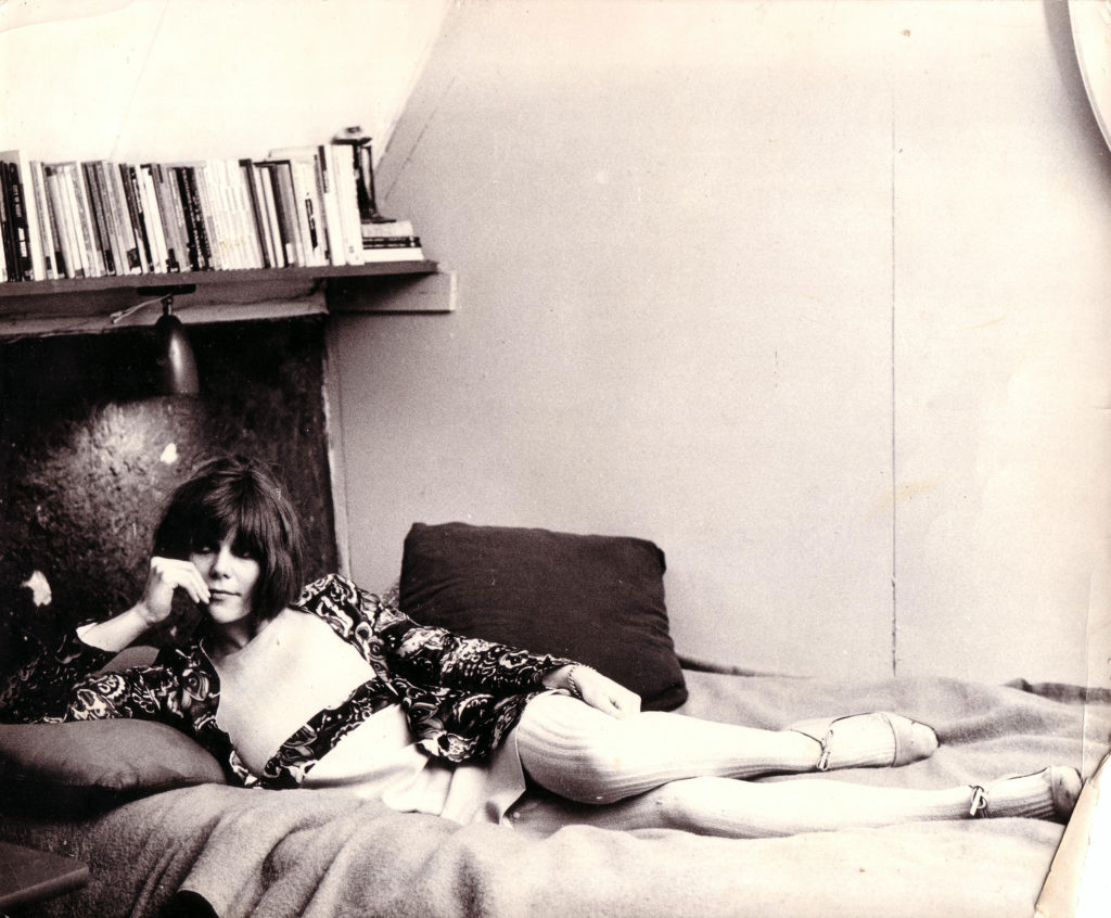 Mila Jansen lying on the bed