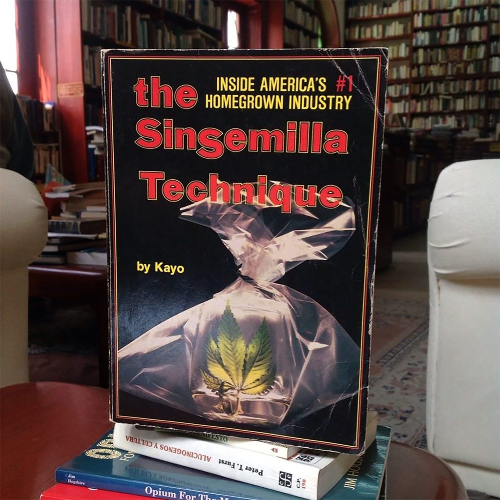 La portada del libro de técnicas Sinsemilla en una librería