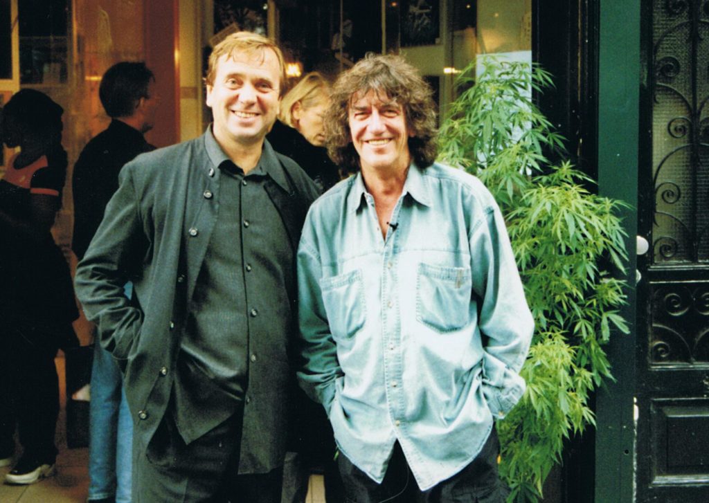 Howard Marks en Ben Dronkers voor de Sensi Seeds-winkel