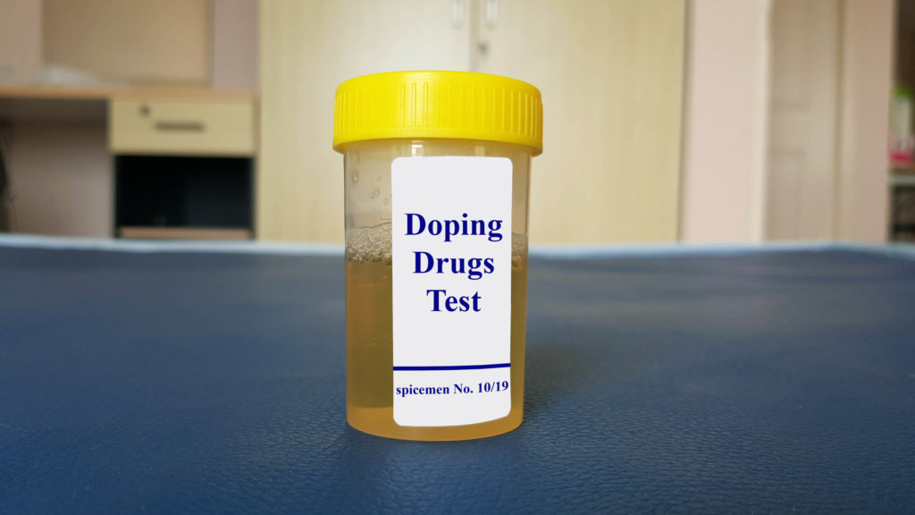 Een doping drugs testen monster in een pot met een geel deksel