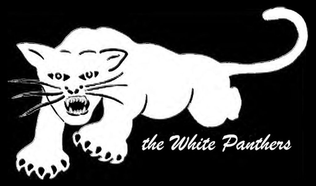 Un logotipo de la fiesta de la pantera blanca con la pantera blanca contra el fondo negro.