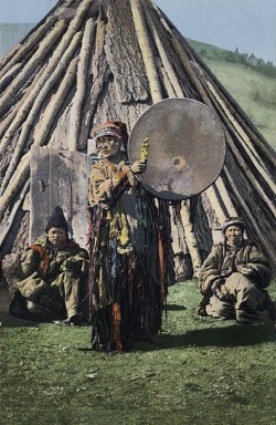 SB_-_Altay_shaman_with_drum