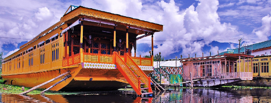 Houseboat-_Dal_Lake_srinagar_Kashmir_ban