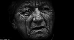 As the skin ages, it loses elasticity and the thickness of the dermal layer decreases - Sensi Seeds Blog