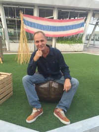 Alan Dronkers sitting on a hemp chair, wearing clothes made out of hemp