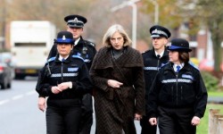 Theresa May Theresa May: las drogas “destruyen vidas y generan un sufrimiento indescriptible.”