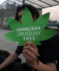 Muchas personas salieron a la calle en Uruguay para celebrar la nueva legislación.