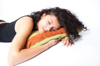 Cuando se reduce el sueño REM, se tienen menos sueños, o incluso desaparecen (© RelaxingMusic)