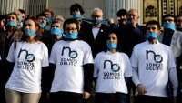 Personas en contra de la Ley Mordaza.EMILIO NARANJO | EFE