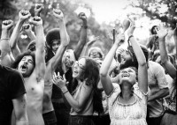 en plus de l’opposition à la guerre, au capitalisme et au matérialisme, le cannabis fait partie intégrante de la culture hippie.
