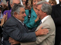 Voormalig president Mujica en de huidige president van Uruguay, Tabaré Vázquez; de twee mannen verantwoordelijk voor cannabisregulering in het land.